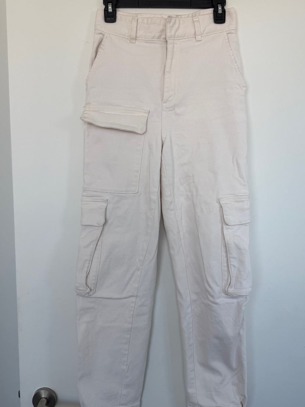 Aritzia TNA Utility Cargo Pants Cream Tapered Ankle Size 4